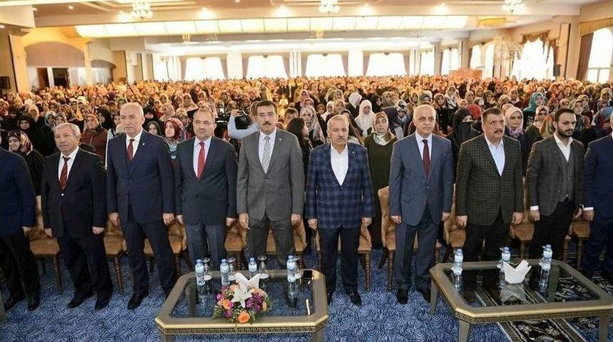 Bakan T&uuml;fenkci Hafızlık T&ouml;renine Katıldı