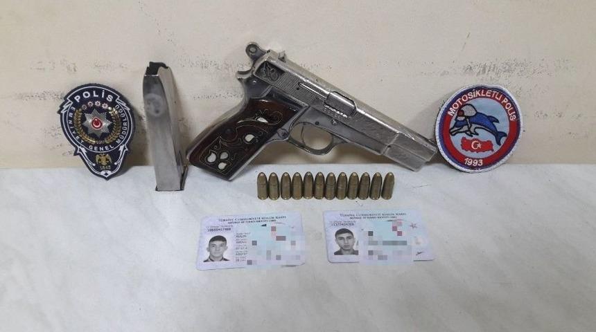 Otomobilin Kaputunda Ruhsatsız Tabanca Ele Ge&ccedil;irildi