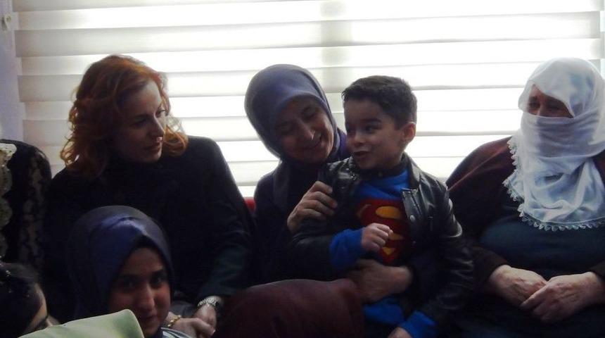 Sare Davutoğlu Erciş&rsquo;te