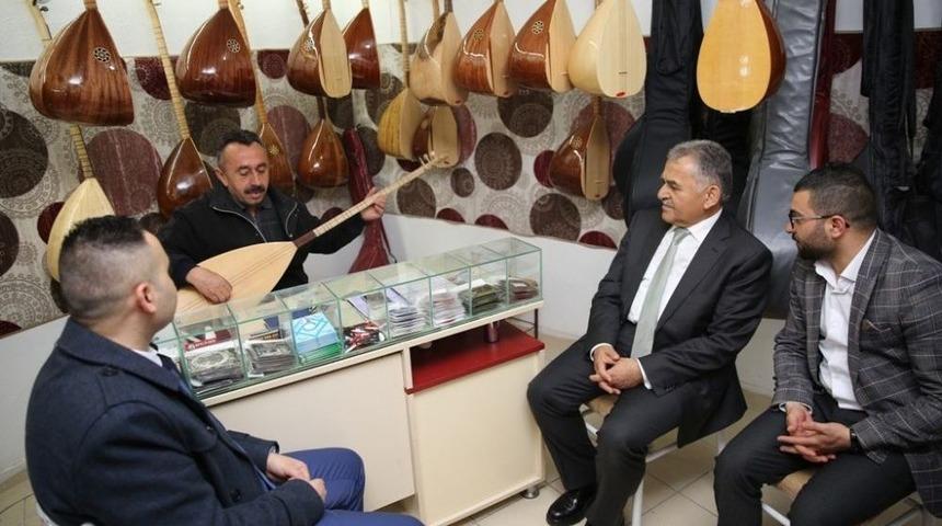 Başkan B&uuml;y&uuml;kkılı&ccedil; Ve Ekibi Hunat &Ccedil;arşı Esnafı İle Birlikte