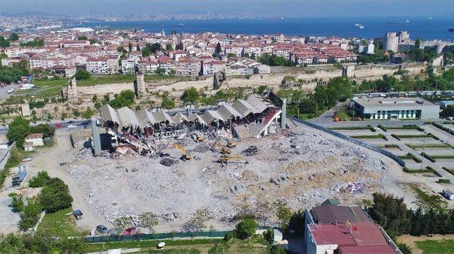 (özel) Abdi İpekçi Spor Salonu’nun Yüzde 90’ı Yıkıldı