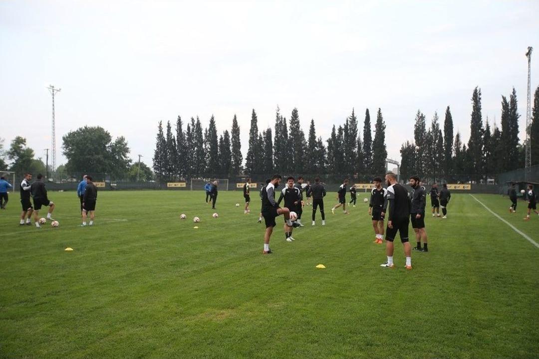 Başkan To&ccedil;oğlu, Sakaryasporu Futbolcularla Bir Araya Geldi