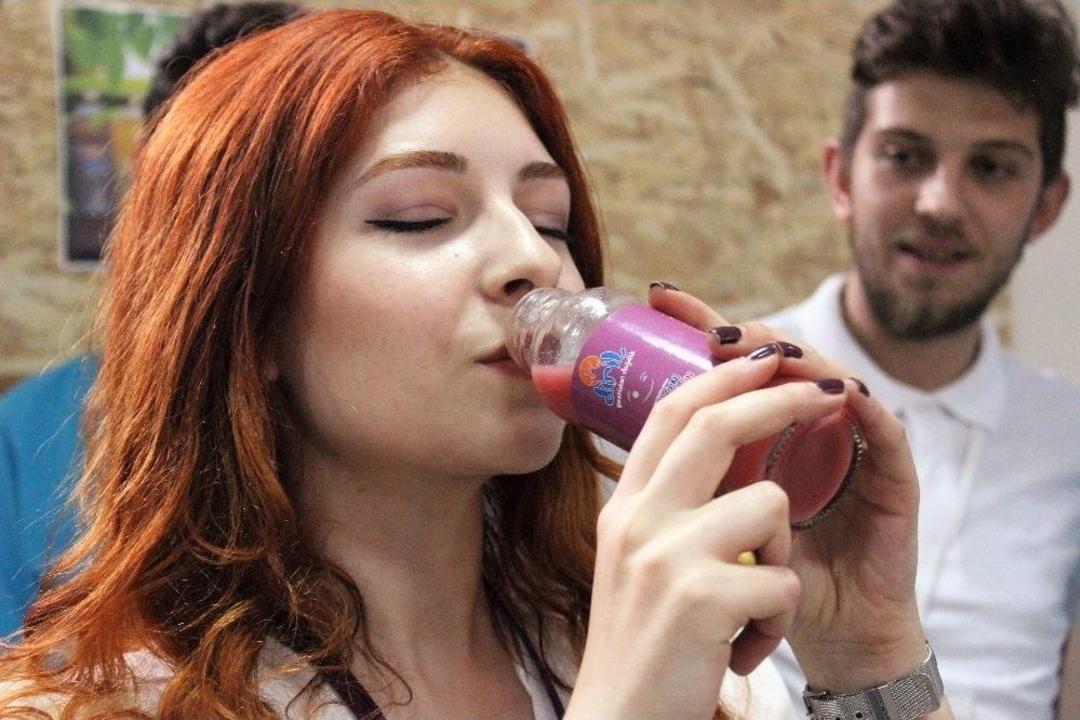 &Uuml;niversiteli &Ouml;ğrenciler Yoğurtlu Meyve Suyu &Uuml;retti
