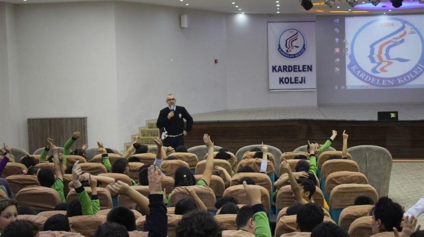Kardelen Kolejinde Trafik Ve İlk Yardım Semineri D&uuml;zenlendi