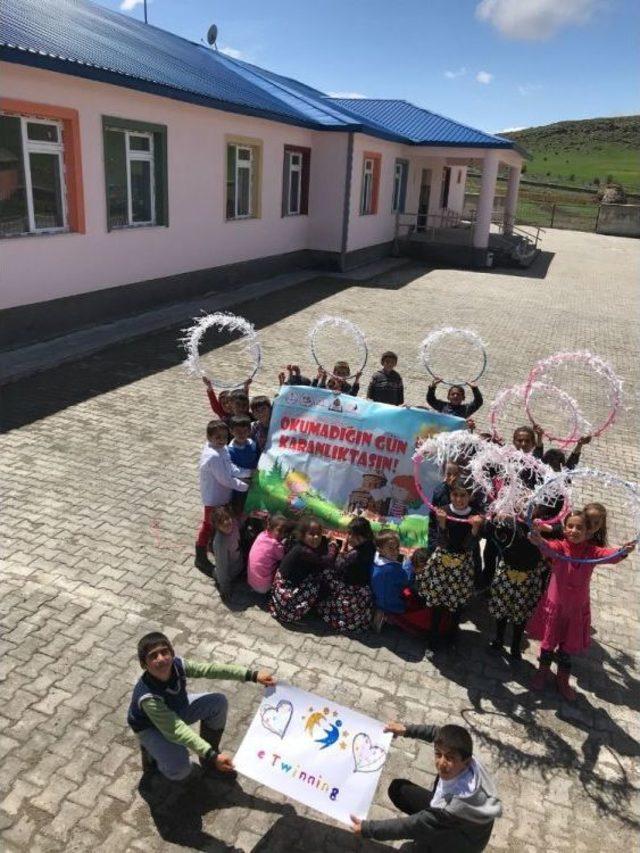 Sarıkamış’ta Öğrencilerden “okumak Yaşamaktır “ Etkinliği