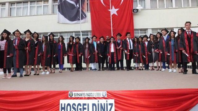 Burhaniye’de 101 Liseli İçin Sazlı Sözlü Mezuniyet Töreni