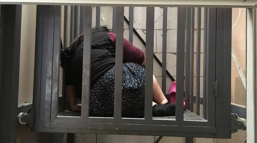 Beyoğlu&rsquo;nda Asans&ouml;r İkinci Kattan Yere &Ccedil;akıldı: 1 Yaralı