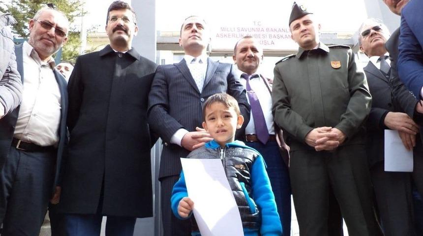 Sivas&rsquo;ta Vatandaşlardan G&ouml;n&uuml;ll&uuml; Askerlik Başvurusu