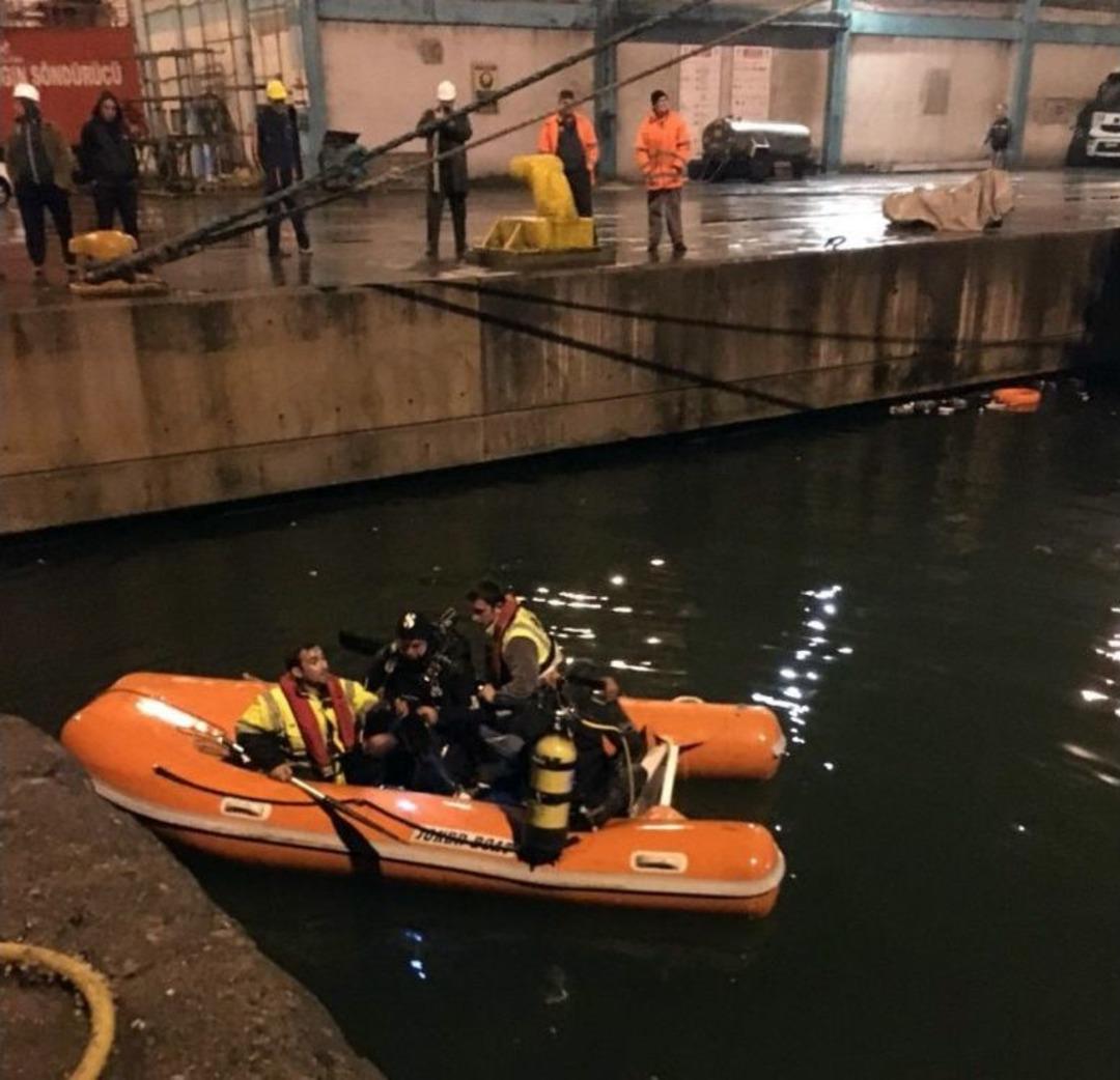 Bandırma Limanı&rsquo;nda Denize D&uuml;şen Ara&ccedil;