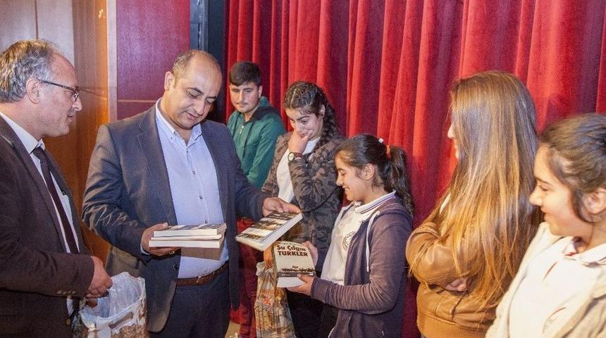 Ahlat Kaymakamlığından &Ouml;ğrencilere Kitap Desteği