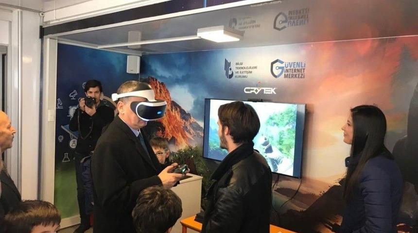 Crytek İstanbul, G&uuml;venli İnternet Tırı İle Birlikte Ankara&rsquo;daydı