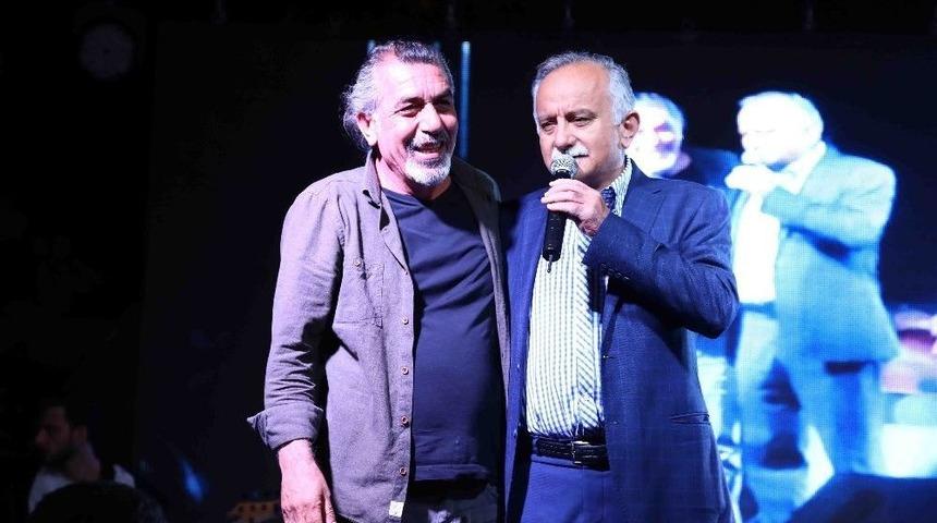 &rsquo;3 Fidan&rsquo; Bayraklı&rsquo;da Anıldı