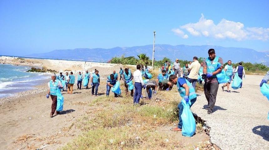 52 H&uuml;k&uuml;ml&uuml; Sahilde Temizlik Yaptı