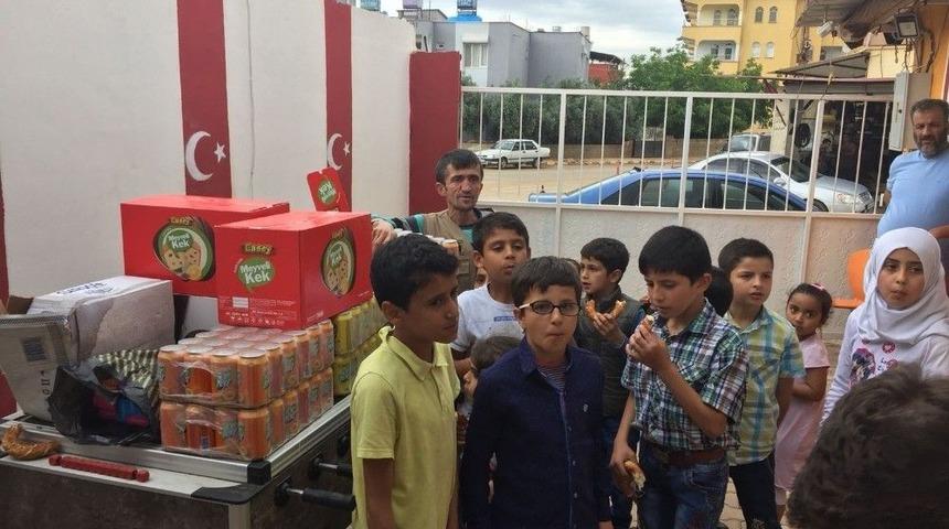 Koca Y&uuml;rekli Simit&ccedil;i, R&uuml;yasında G&ouml;rd&uuml;ğ&uuml; Suriyeli Kız İ&ccedil;in Yollara D&uuml;şt&uuml;