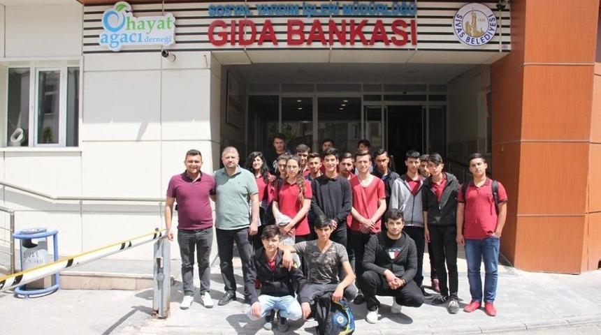 &Ouml;ğrenciler Gıda Bankası&rsquo;nı Gezdi
