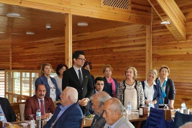 Huzurevi Sakinleri Yenice’de Anneler Günü’nü Kutladılar