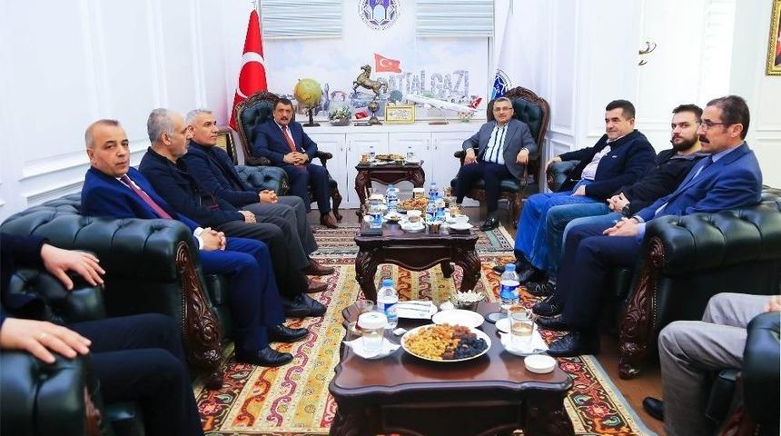 Ak Parti Genel Başkan Danışmanı Akif Gülle Battalgazi’de