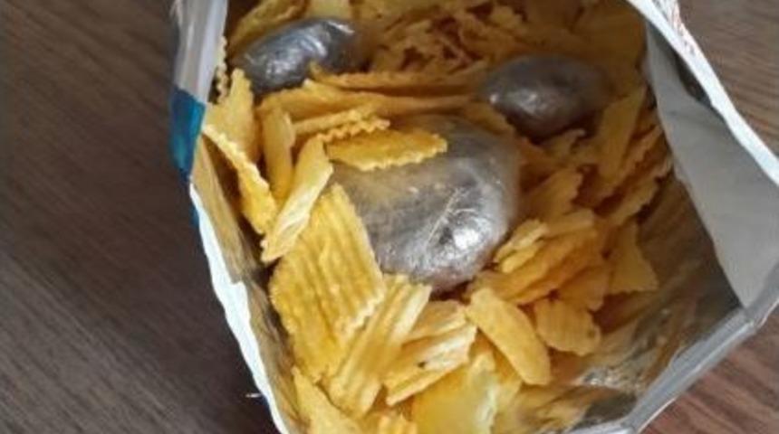 Cips Poşetinden Uyuşturucu &Ccedil;ıktı
