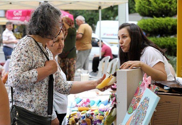 Bucalı Kadınlar El Emeklerini Sergiledi