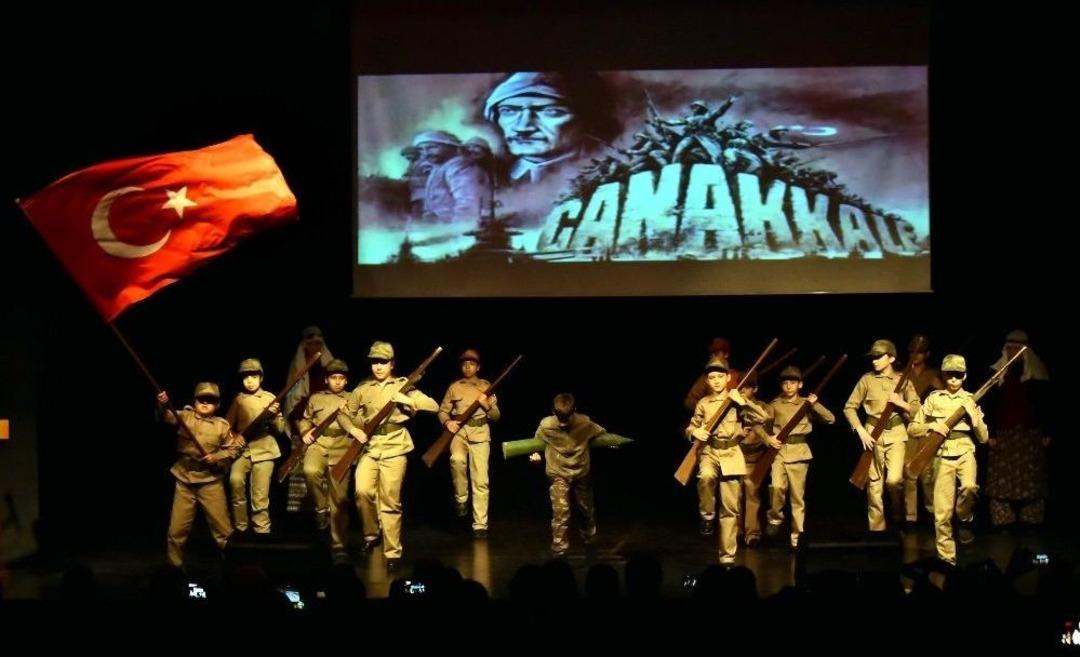 &rsquo;bir Destandır &Ccedil;anakkale&rsquo; G&ouml;sterisi Duygulandırdı