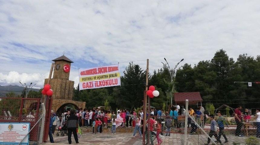 &Ouml;ğrenciler Sucuk Ekmekli Bahar Şenliğinde Buluştu