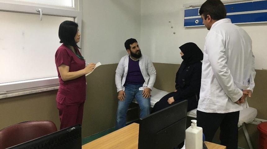 (&ouml;zel Haber) Suriyeli Terc&uuml;man Hastaneye Gelen M&uuml;ltecilere Rehberlik Ediyor
