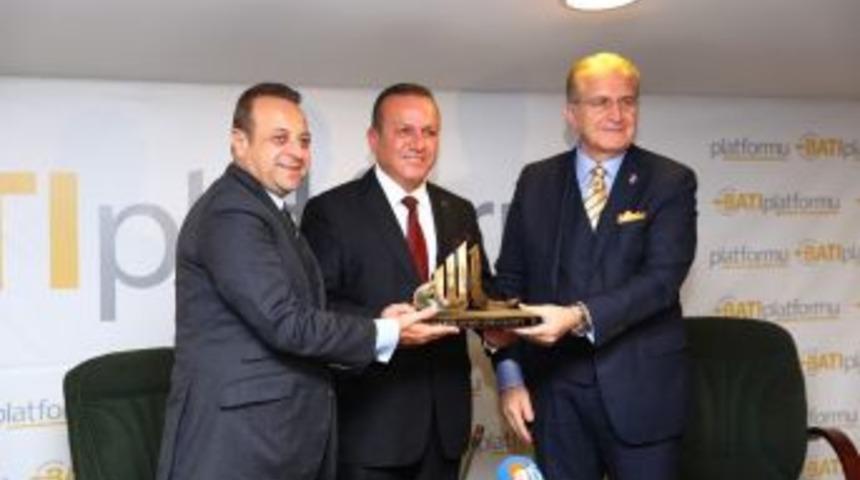 Kıbrıs &Ccedil;evresindeki Gelişmeler, Turizmi De Vuruyor