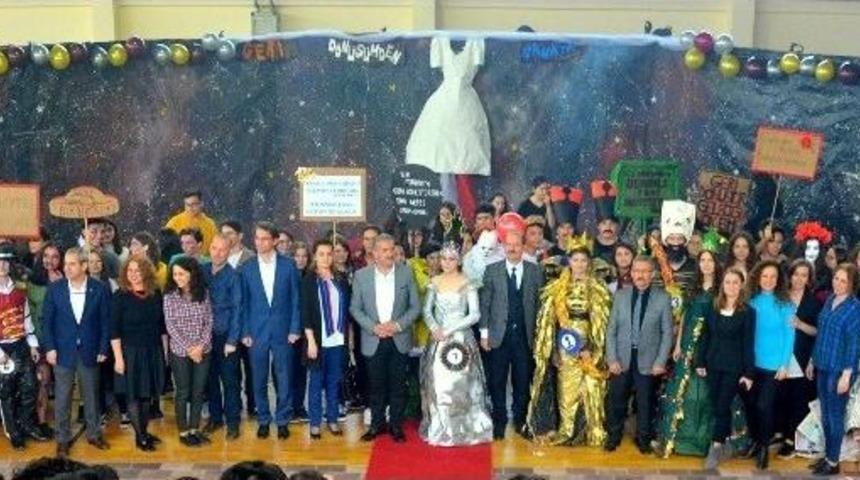 &ldquo;geri D&ouml;n&uuml;ş&uuml;mden Sanata&rdquo; Defilesi B&uuml;y&uuml;ledi