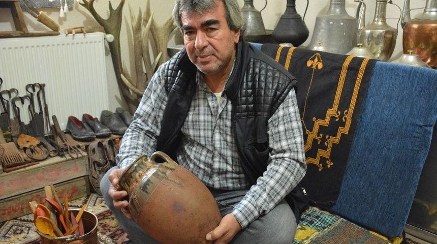 (&ouml;zel Haber) Bu Ev M&uuml;zelere Taş &Ccedil;ıkartıyor