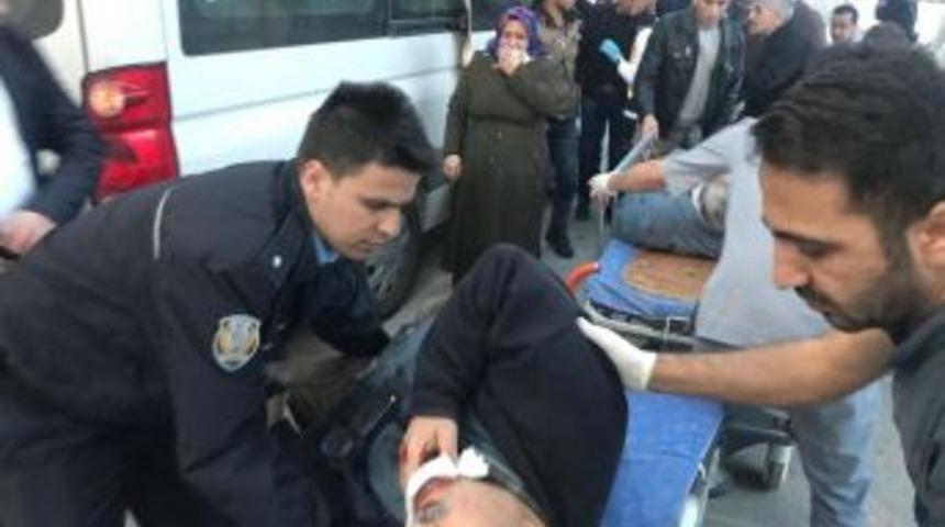 Yolcu Otob&uuml;s&uuml;yle Kamyon &Ccedil;arpıştı: 1 &Ouml;l&uuml;, 36 Yaralı