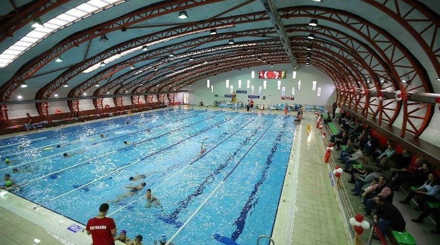 Karşıyaka&rsquo;ya İlk Kapalı Y&uuml;zme Havuzu