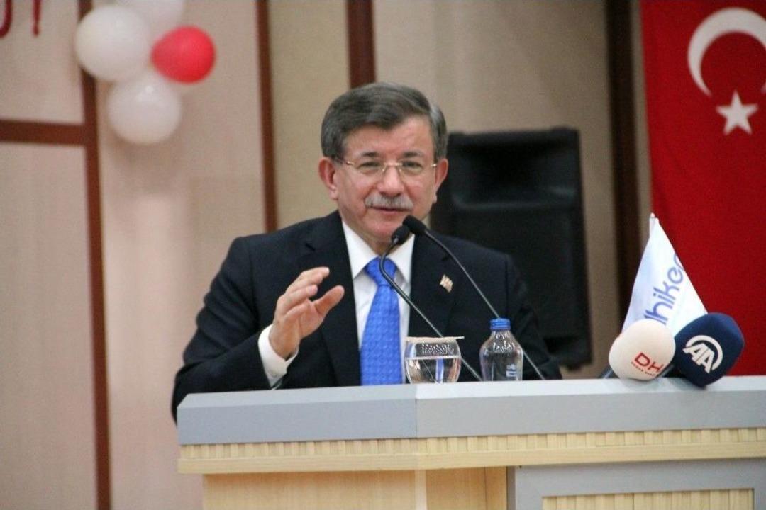 Ahmet Davutoğlu, &Uuml;niversiteli Gen&ccedil;lerle Bir Araya Geldi