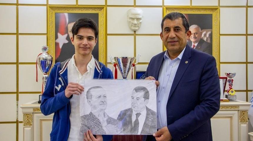 Küçük Ressamdan Başkan Atilla’ya Ziyaret