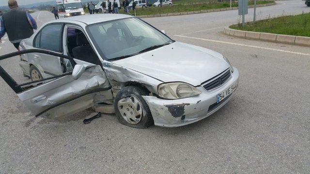 Sakarya’da Trafik Kazası: 4 Yaralı