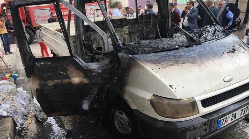 Araban&rsquo;da Seyir Halindeki Bir Ara&ccedil; Alev Alev Yandı