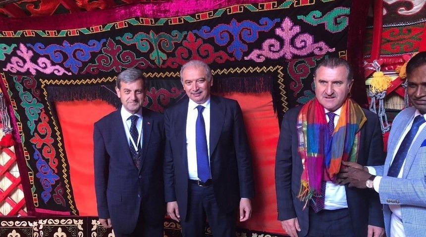 Başkan &Ouml;zkan&rsquo;dan Bilal Erdoğan&rsquo;a Tablo