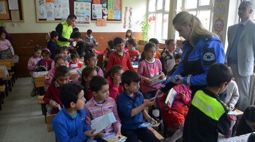 Muş’ta “karayolu Güvenliği Ve Trafik Haftası” Etkinliği