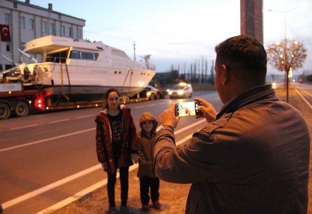 Denizi Olmayan Sivas’ta Yat Görenler Şaşkınlığa Uğradı