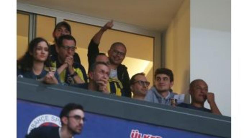 Alex De Souza Trib&uuml;nlerde