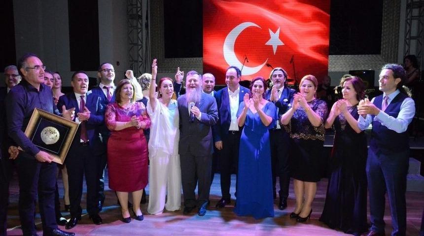 "g&uuml;neyin İncisi" &Ouml;d&uuml;l&uuml; Sunay Akın&rsquo;a Verildi