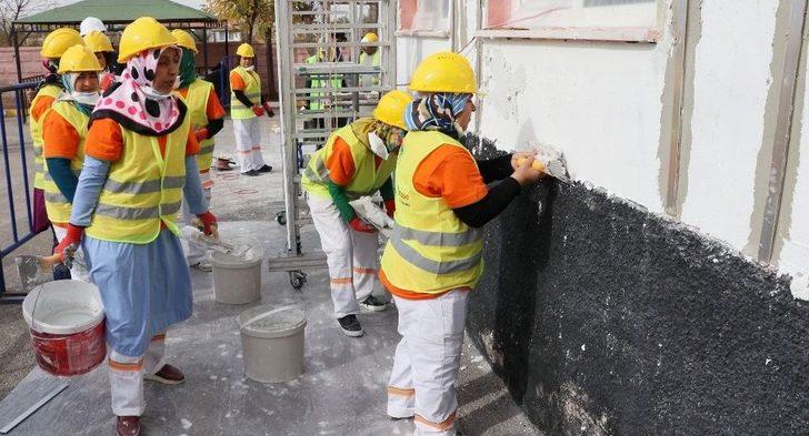 Ellerinin Hamuruyla Harç Karıp, Sıva Ve Boya Yapıyorlar G4