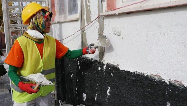 Ellerinin Hamuruyla Harç Karıp, Sıva Ve Boya Yapıyorlar G5