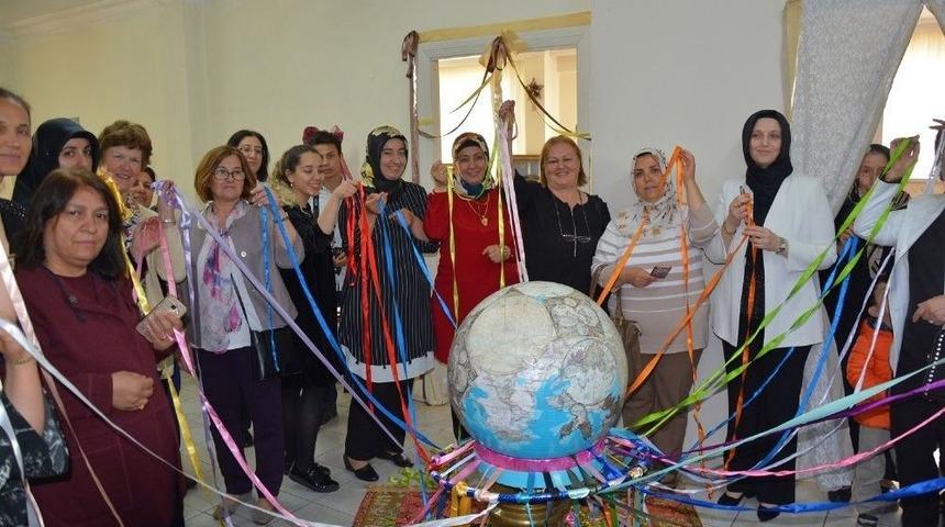 Kadın Kursiyerlerden Profesyonel Sergi