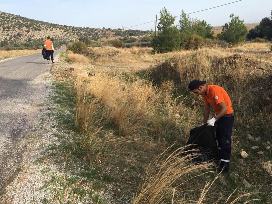 Milli Park &Ccedil;&ouml;plerden Temizleniyor