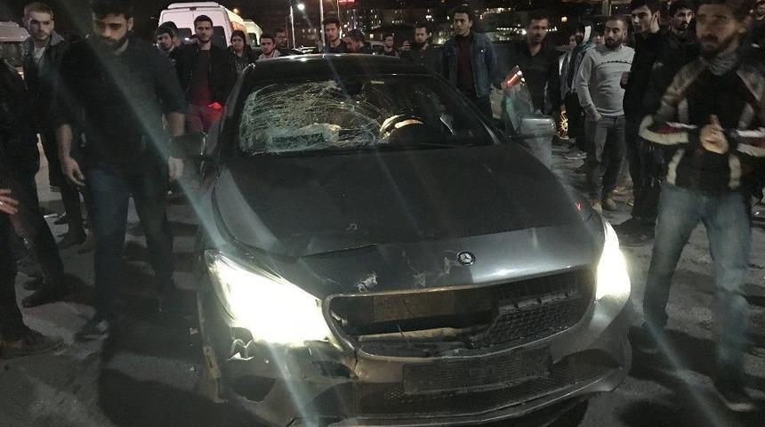 Motosiklet İle Otomobil &Ccedil;arpıştı: 1 Yaralı