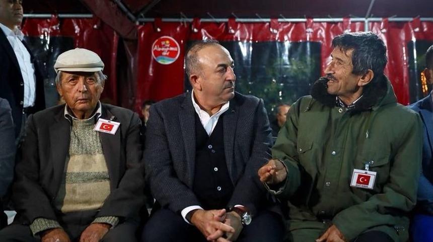 Bakan &Ccedil;avuşoğlu&rsquo;ndan Şehit Ailesine Taziye Ziyareti