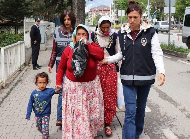 Dolandırıcı Kadınların Fotoğraflarını Görenler Emniyete Koştu G4