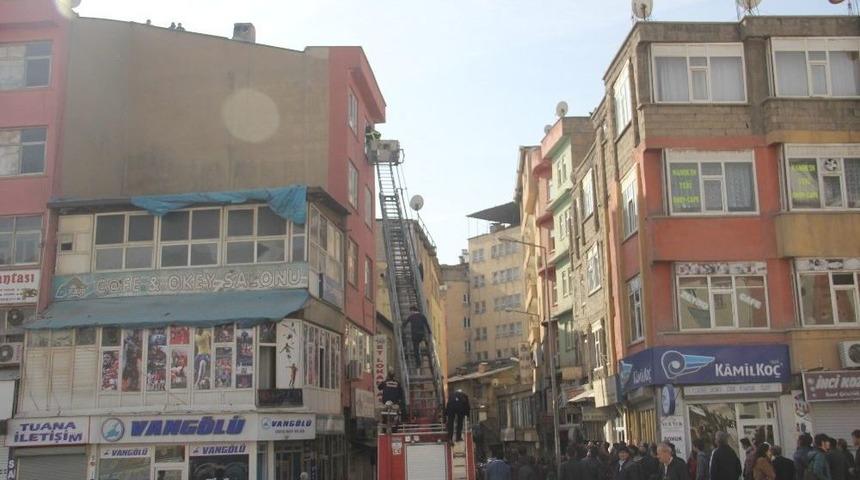 6 Katlı Binada Korkutan Yangın