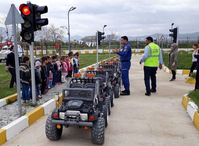 Van’da Miniklere Trafik Eğitimi