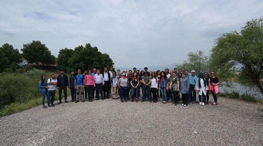 Yesemek A&ccedil;ık Hava M&uuml;zesi&rsquo;nde &Uuml;niversite &Ouml;ğrencileri İ&ccedil;in Gen&ccedil;lik Kampı D&uuml;zenlendi